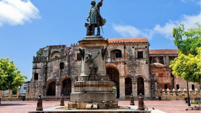 Santo Domingo: City & Shopping Tour from Bayahibe