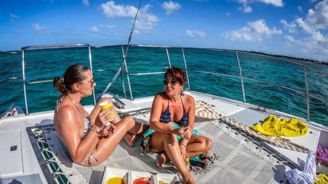 Punta Cana: Group Catamaran Tour with Drinks and Snacks