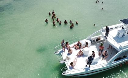 Punta Cana: Booze Cruise with Snorkel and Natural Pool Stop