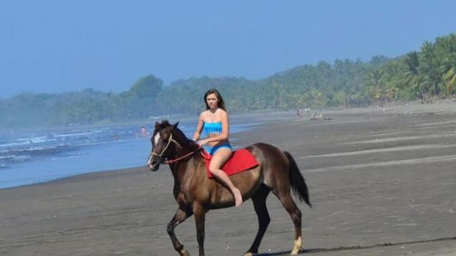 Esterillos Este: Manuel Antonio Beach Horseback Ride