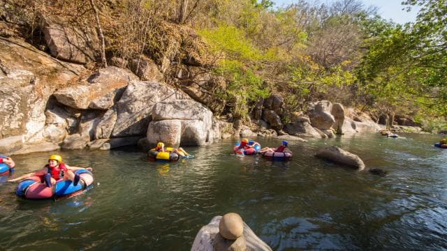Liberia: Extreme tubing in a canyon with natural pools and adrenaline