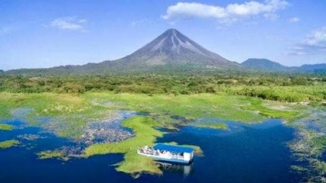 La Fortuna de San Carlos: Arenal Lake Boat Tour