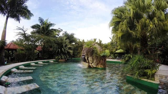 San José: Arenal Volcano, Hot Springs, & Zip Lining w/ Meals