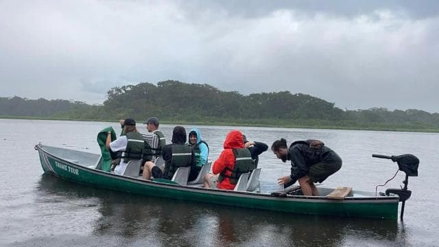 Tortuguero: Guided Canoe Tour "An Unforgettable Experience"