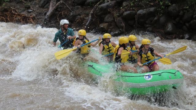 La Fortuna: Canyoning and River Rafting Tour with Lunch