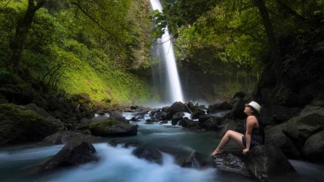 La Fortuna: Half-Day Waterfall Tour with Lunch
