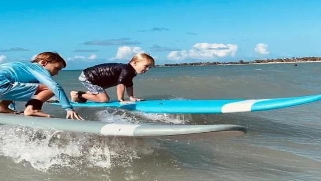 Carolina: Beginners Surf Lesson & Extended Surfboard Rental