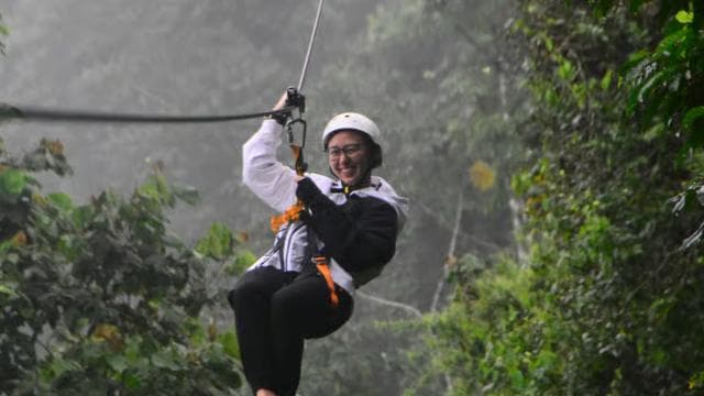 La Fortuna: Hanging Bridges and Zip Line Tour with Lunch