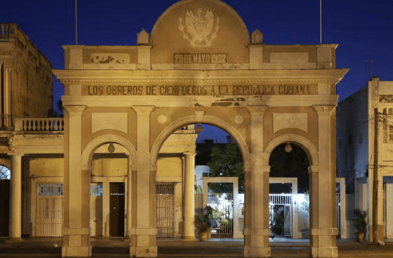 Cienfuegos Evening Tour with Dinner