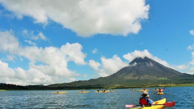 Lake Arenal: Kayaking and Biking Combo Tour