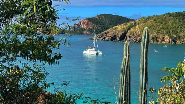 Fajardo: Afternoon Sailing Charter with Appetizers & Drinks