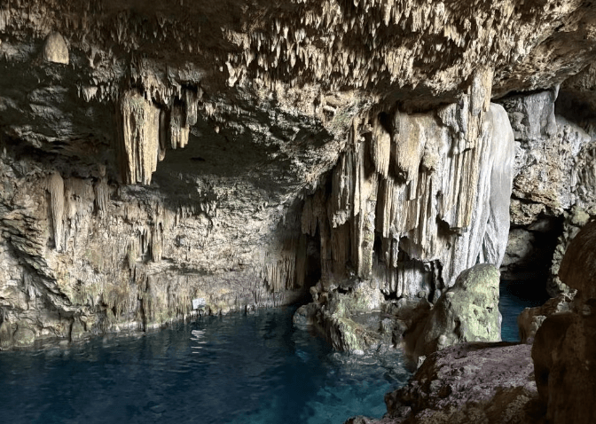 Snorkelling at Coral Beach + Saturn Cave