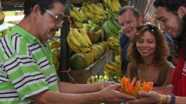 San Jose: Central Market Bites and Sights Walking Tour