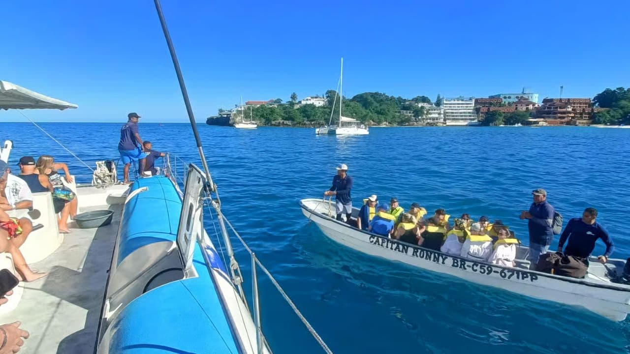 From Puerto Plata: Cayo Arena Private Catamaran Trip & Lunch
