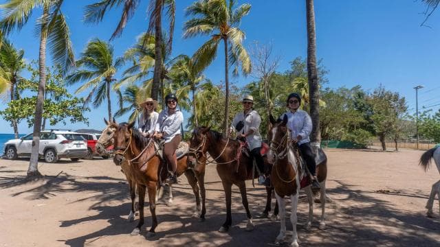 From Brasilito: 1-Hour Horseback Riding Beach Tour