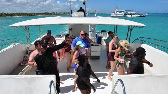 Punta Cana: Catamaran Party Cruise, Snorkeling and Open Bar