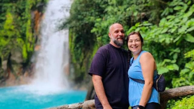 La Fortuna: Rio Celeste Waterfall and National Park Tour