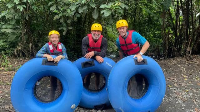 Río Celeste Tubing – Guided Adventure with Natural Pools