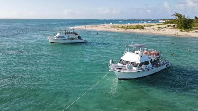Fajardo: Snorkeling Boat Tour with Snacks and Drinks