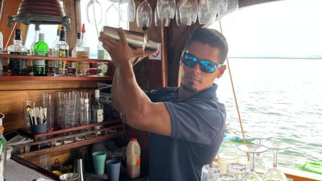 Quepos: Wooden Sail Yacht Cruise with Watersports and Food