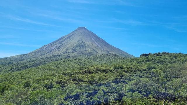 Arenal Volcano: El Silencio Trail Guided Hike