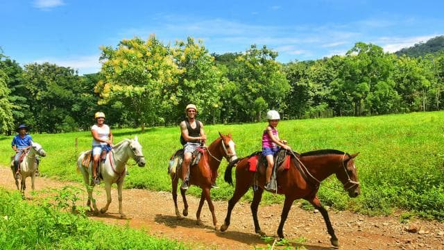 Jaco Beach: Horseback Riding with Natural Pool Stop