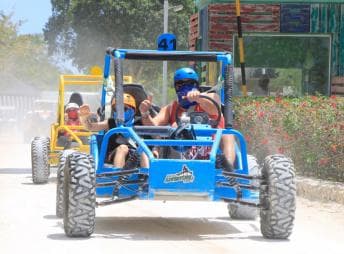 Punta Cana: Boogie Boarding and Parasailing Adventure