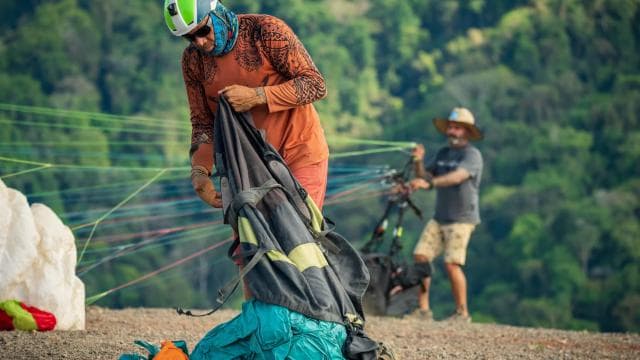 Jaco: 1500ft Tandem Paragliding Flight with Beach Views