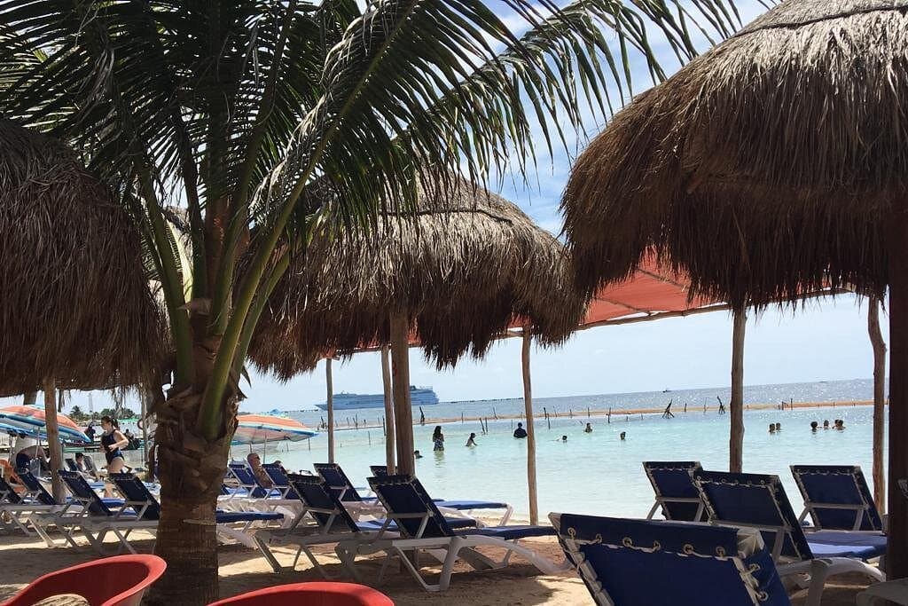 BEACH DAY IN LOS ARRECIFES RESTAURANT-open bar and lunch.
