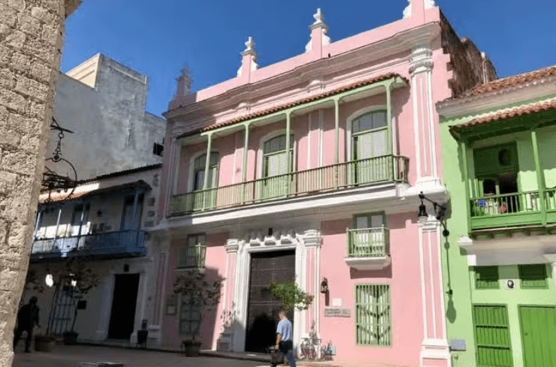 Havana Art Tour by Classic Car