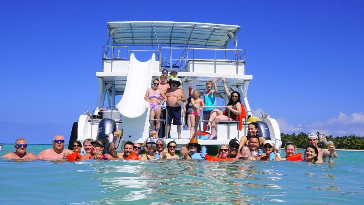 Punta Cana: Catamaran Tour with Open Bar and Reef Snorkeling
