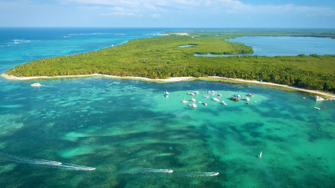 Punta Cana: Catamaran Tour with Taiguey Emotion Show