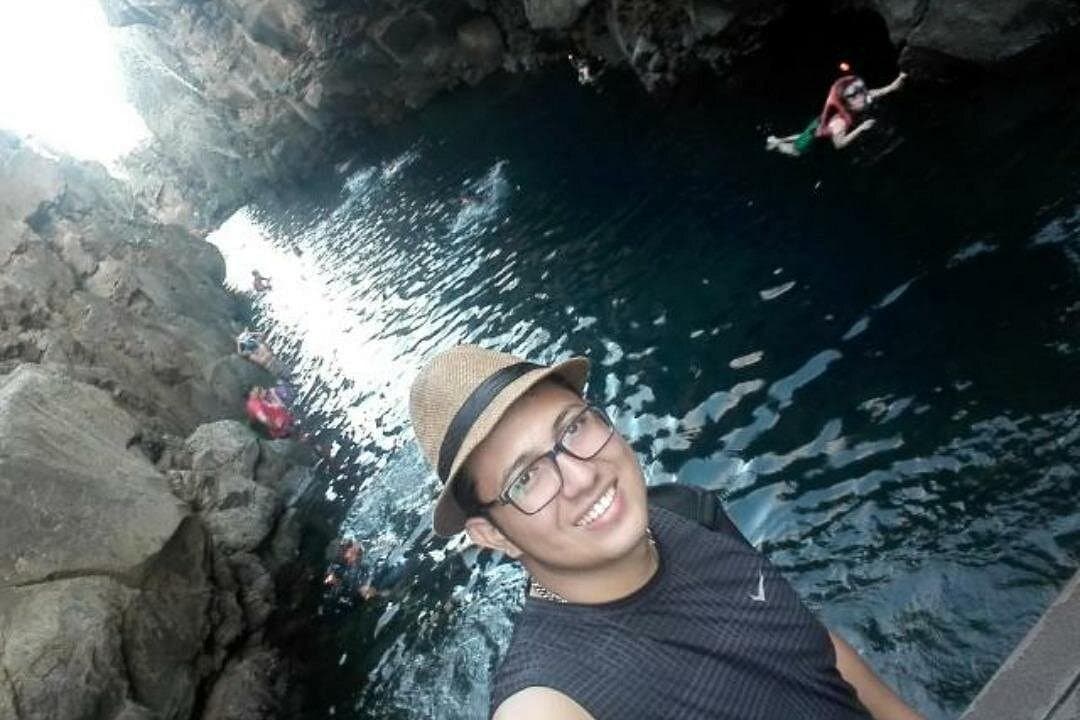 Half Day Bay Tour in Santa Cruz Island