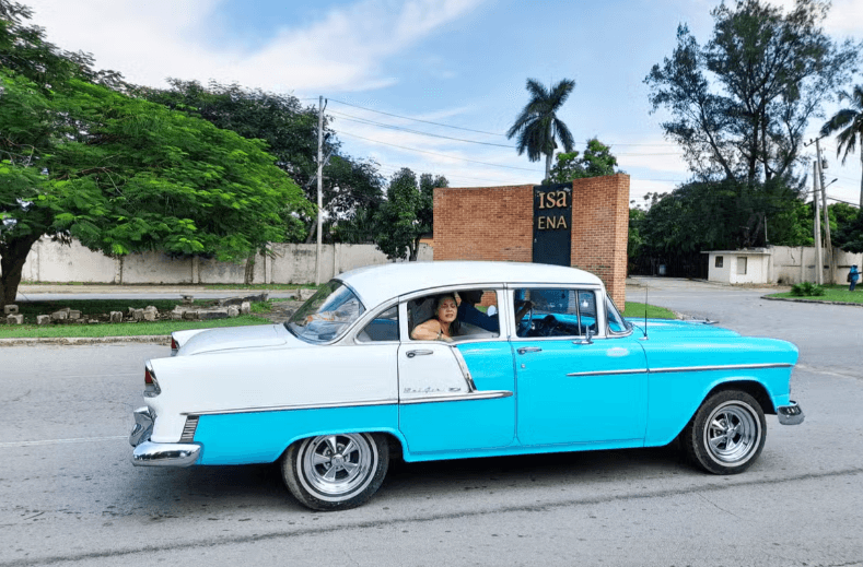 Havana Art Tour by Classic Car