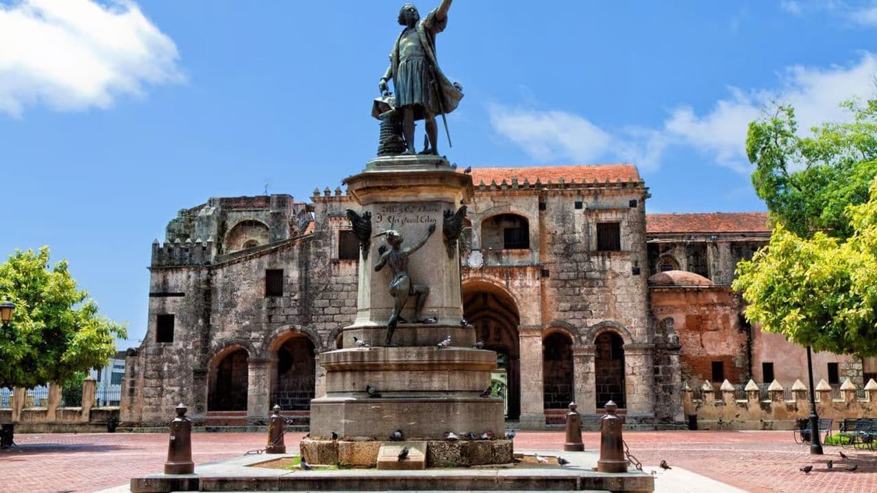 Colonial Santo Domingo and hidden natural beauties City Tour
