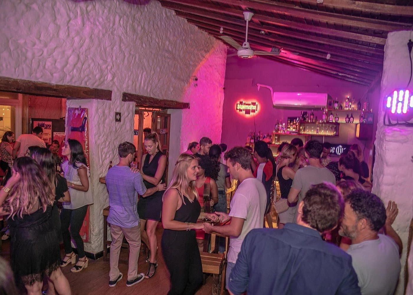 Salsa Tour in Cartagena with admission Ticket to Café Havana