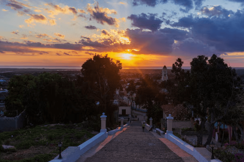Free Tour of La Vigia Hill at Sunset