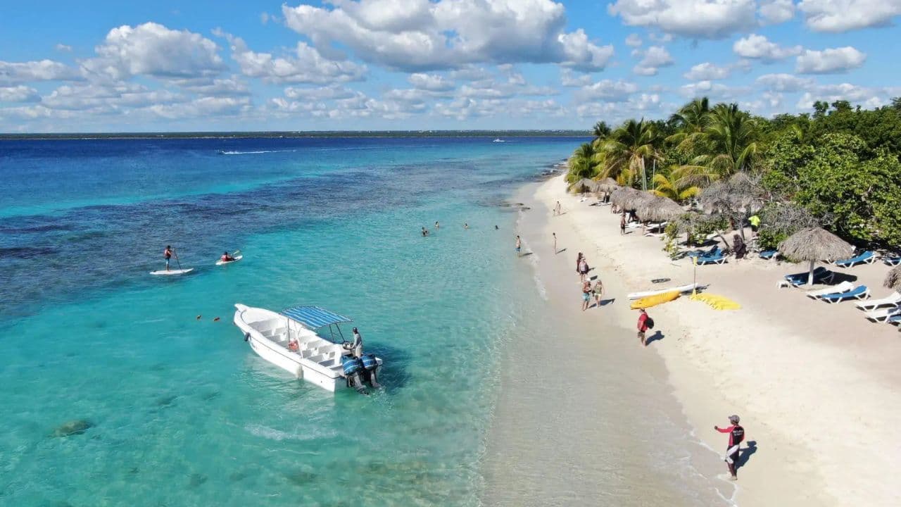 Punta Cana: Catalina Island Private Day Trip with Snorkeling