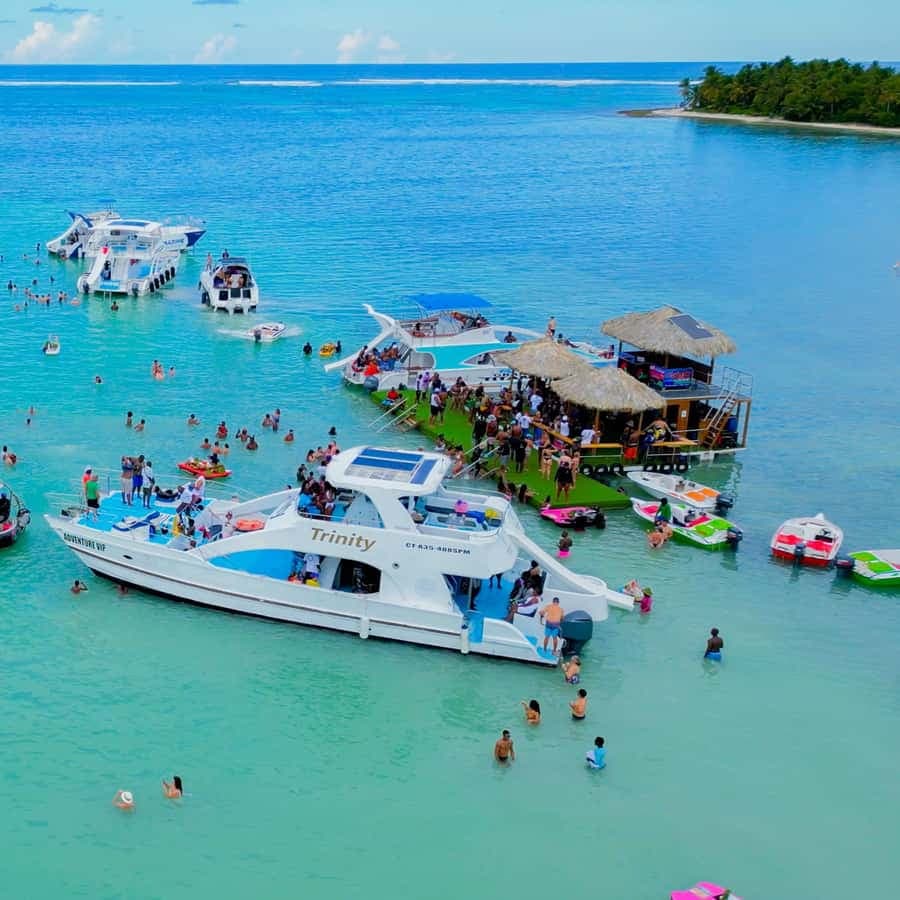 Punta Cana: Party Boat with Snorkeling, Booze And Hip Hop