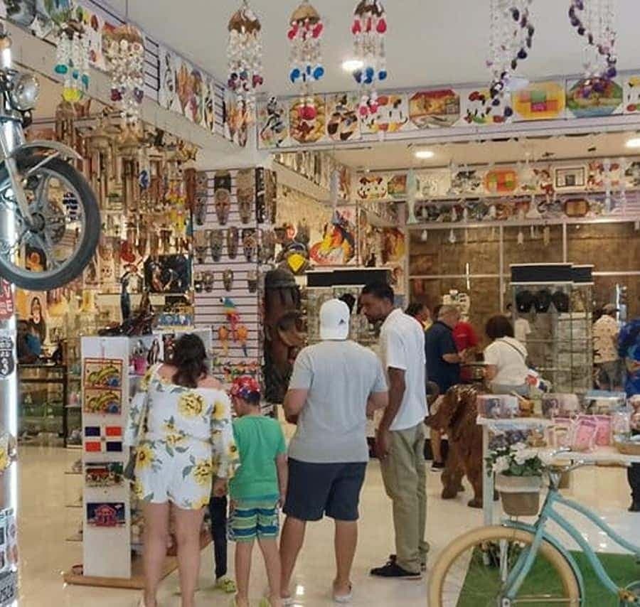 Punta Cana: Shopping Tour with Tastings and Hotel Pickup