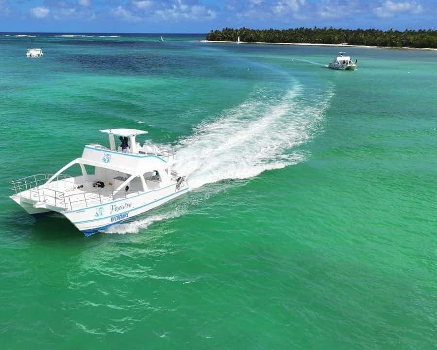 Private Catamaran with Open Bar and Dominican Meal