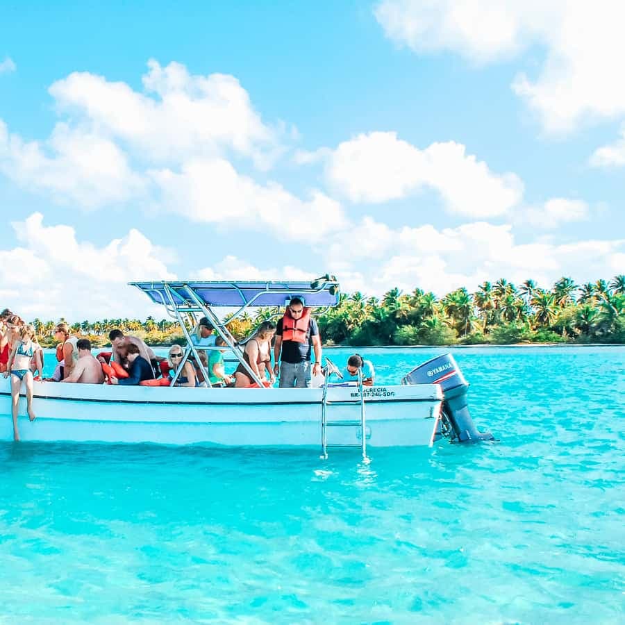 La Romana: Saona Crusoe VIP for cruise guests