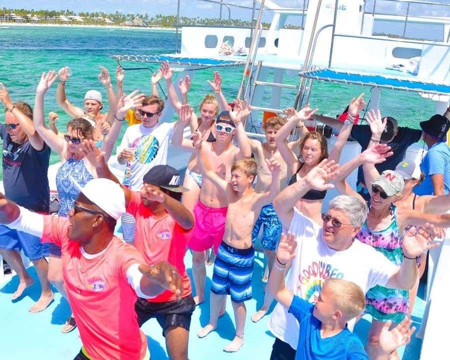 Party Boat in Punta Cana/Free Drinks and transportation inc