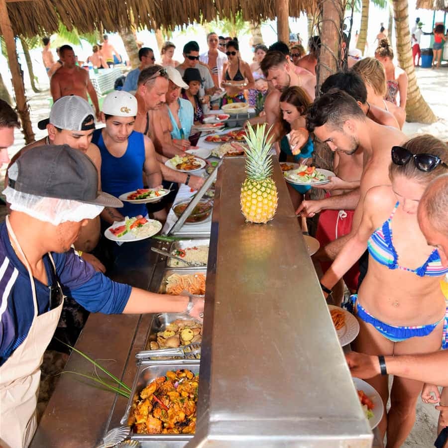 Bavaro: Saona Island Speedboat Tour with Open Bar