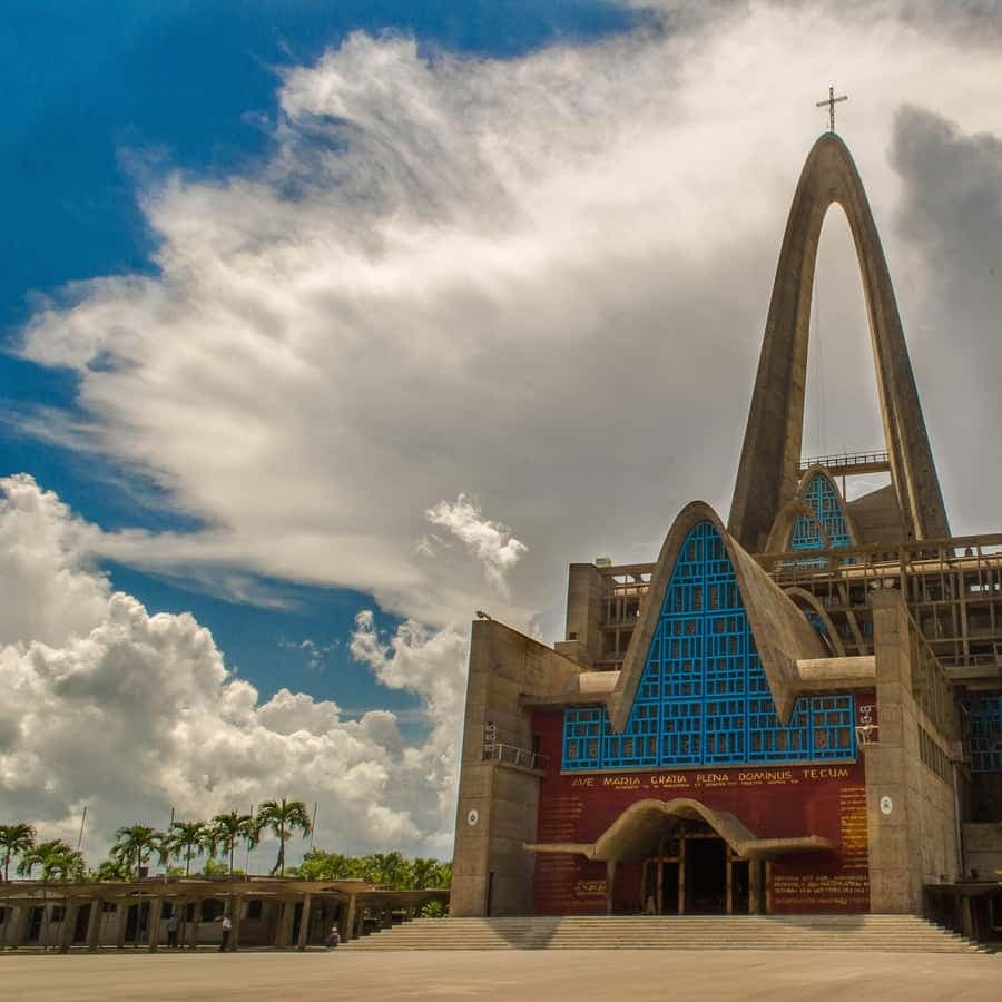 Punta Cana: Higüey Basilica & City Tour w/Local House Visit