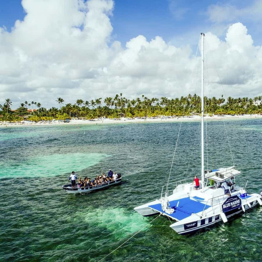 Bávaro: Punta Cana Catamaran Tour with Open Bar and Snacks