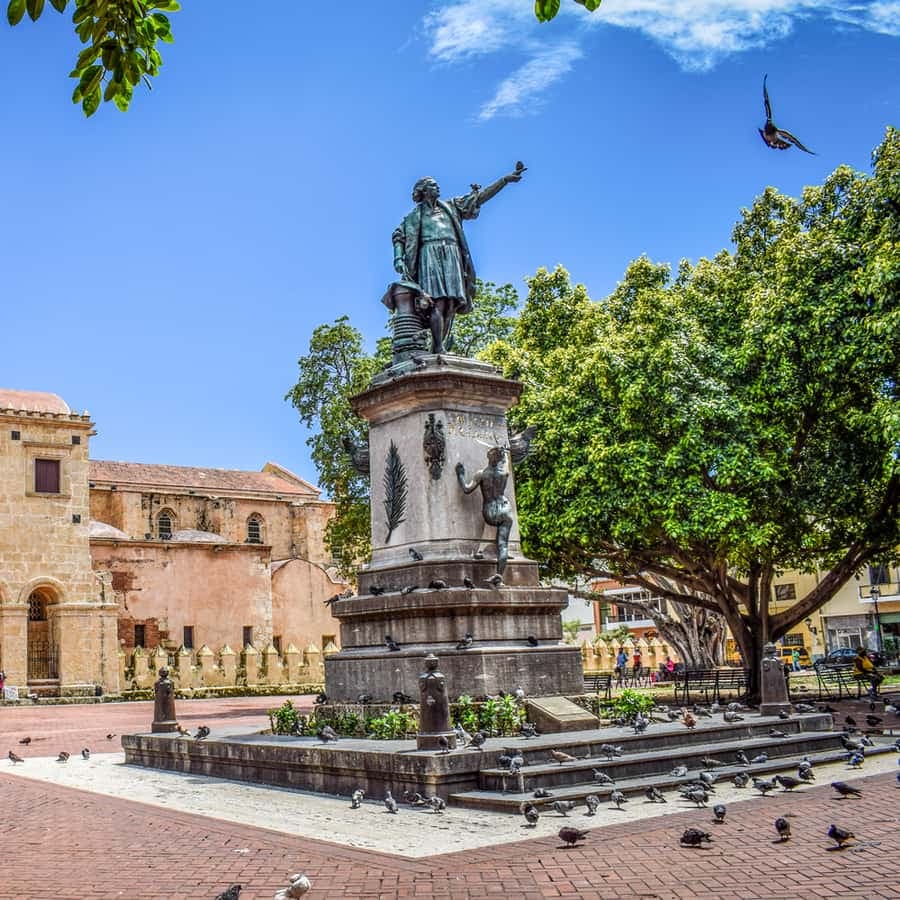 Punta Cana: Santo Domingo Day Trip with Tickets and Lunch
