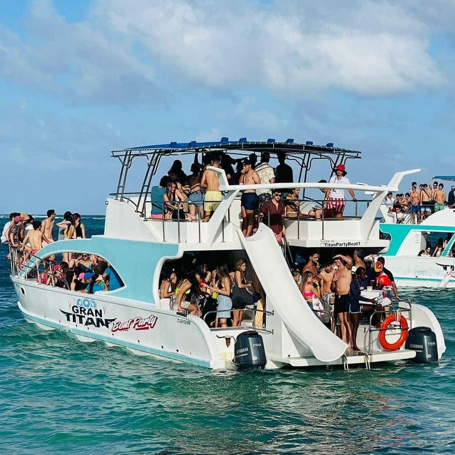 Punta Cana: Party Boat with Open Bar and Snorkeling