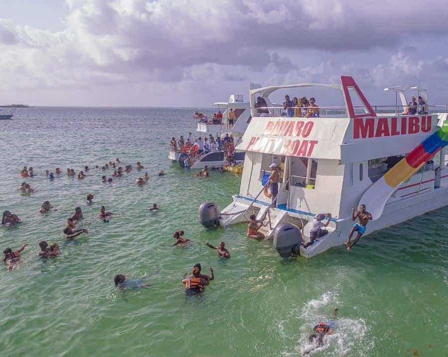 Punta Cana: Party Boat with Open Bar and Snorkeling