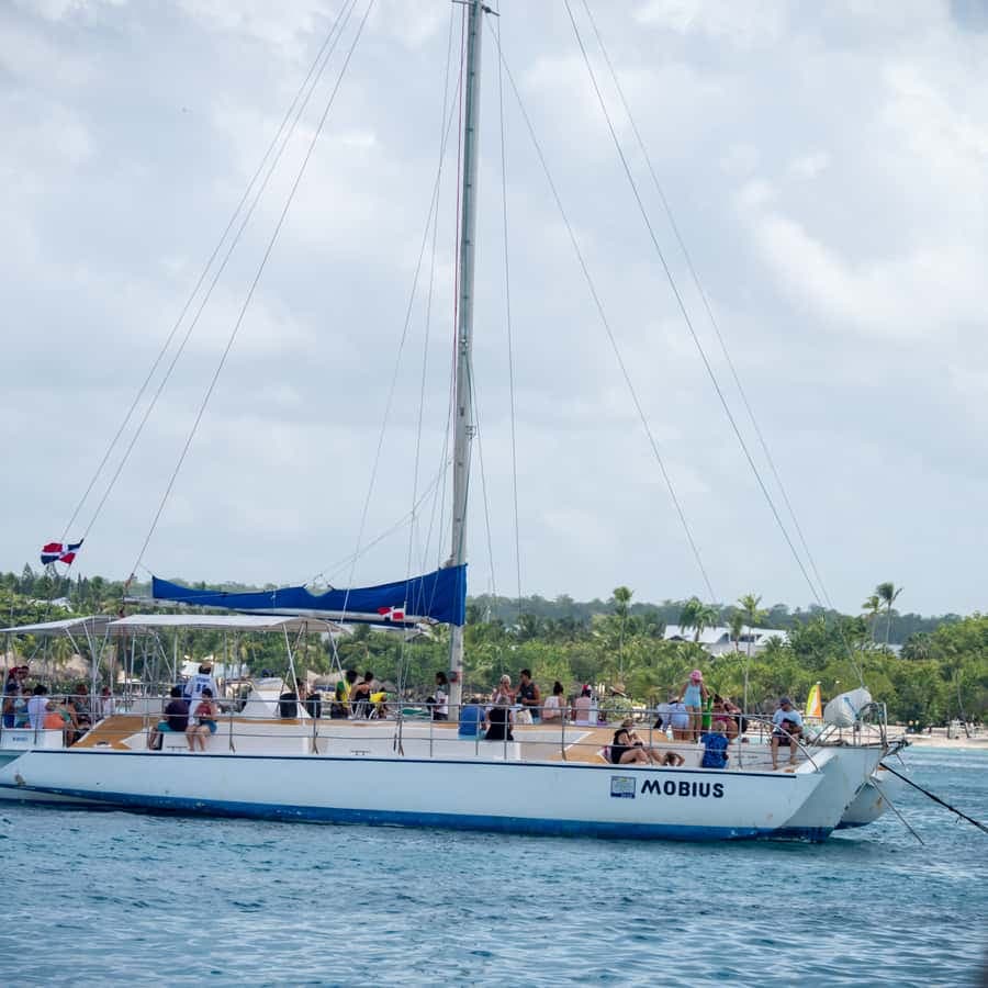 Punta Cana: Party Boat Booze Cruise with Hotel Transfers